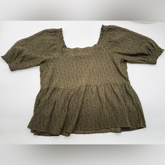 LOFT Tops - Women’s Ann Taylor LOFT Green and Black floral feminine shirt Sz Small